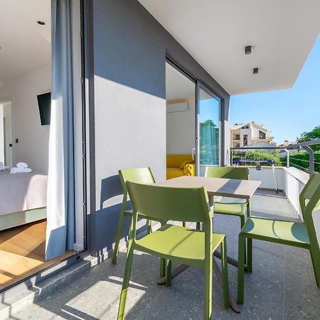 Apartmani Pino Baska Voda Bagian luar foto