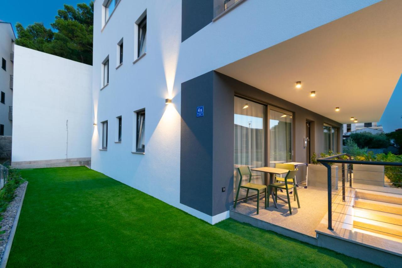 Apartmani Pino Baska Voda Bagian luar foto
