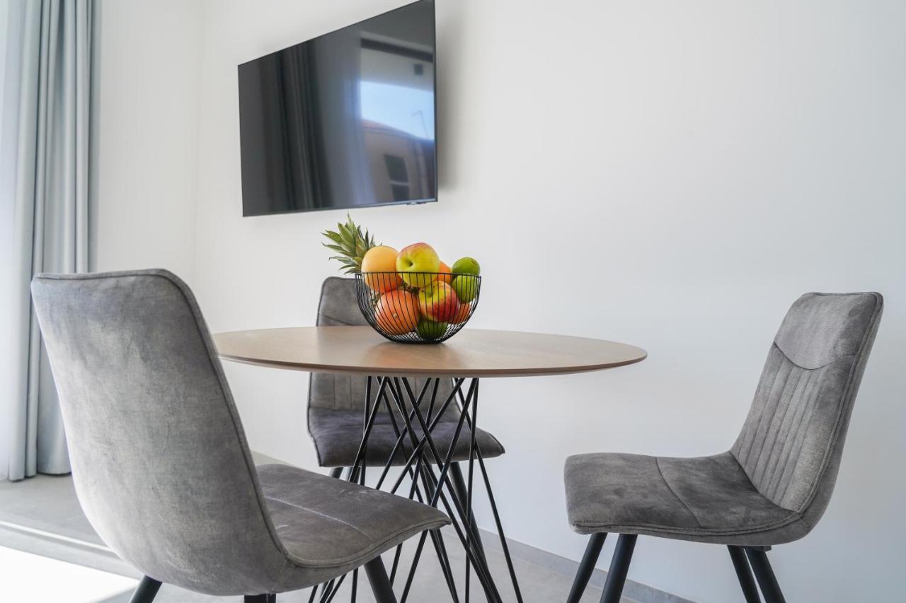 Apartmani Pino Baska Voda Bagian luar foto