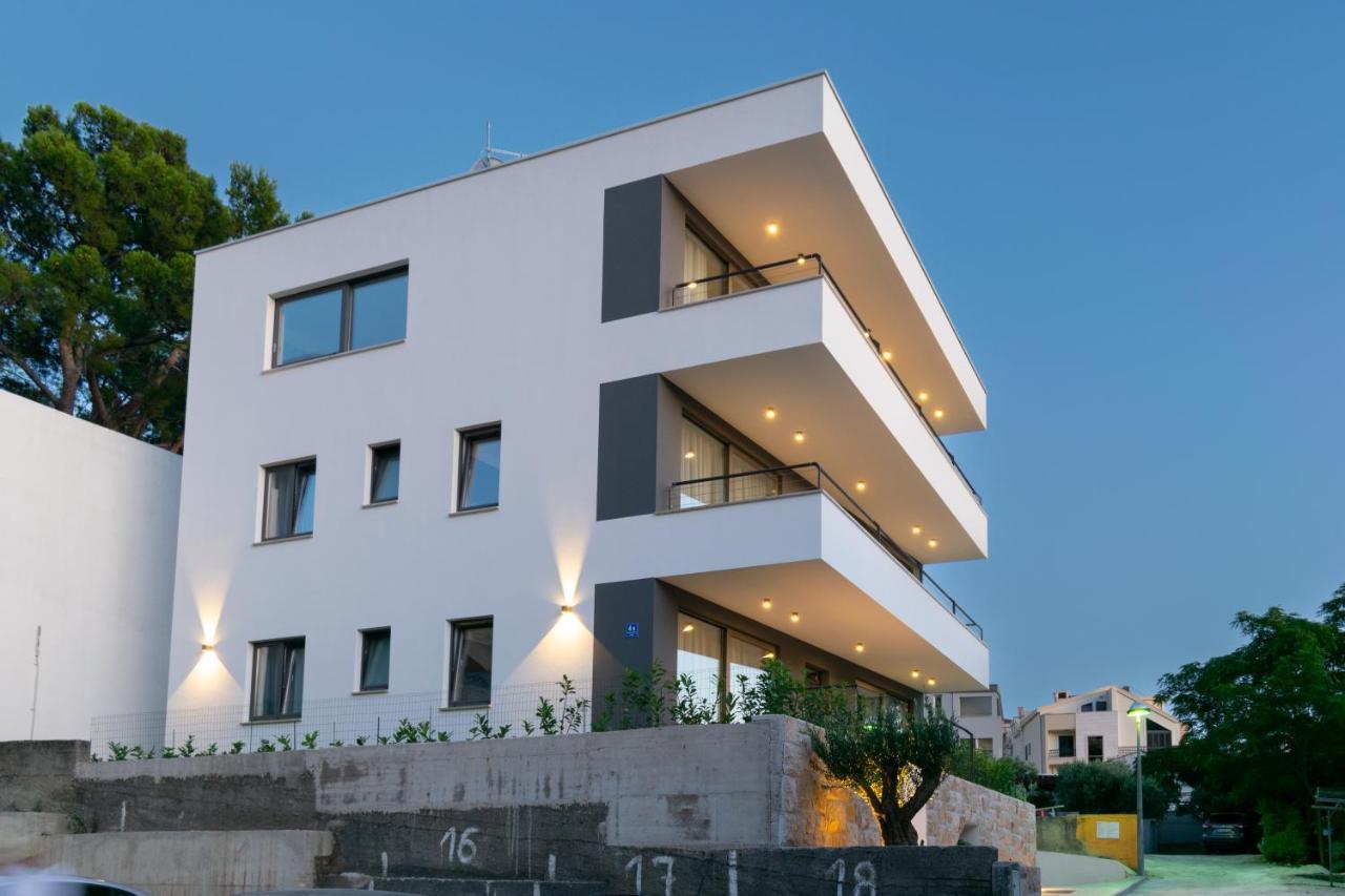 Apartmani Pino Baska Voda Bagian luar foto