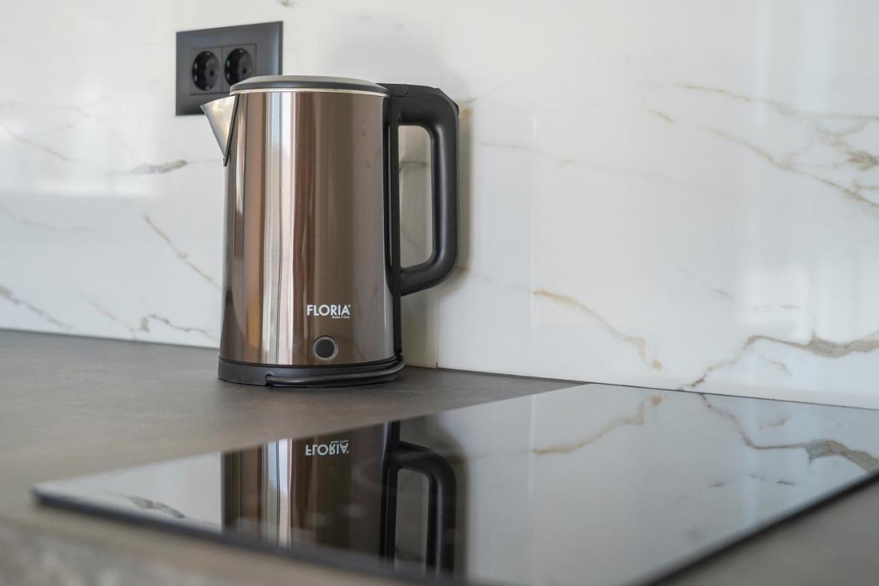 Apartmani Pino Baska Voda Bagian luar foto