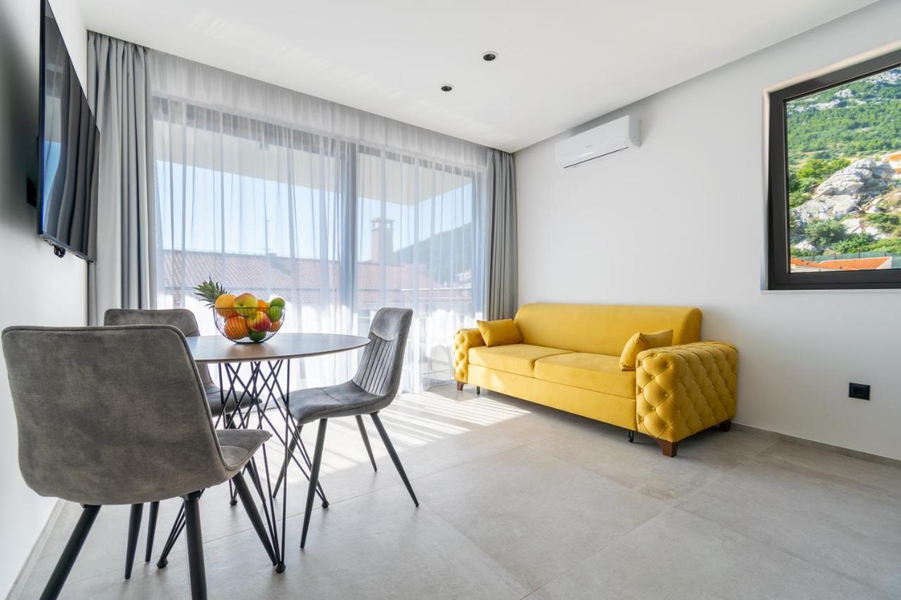 Apartmani Pino Baska Voda Bagian luar foto