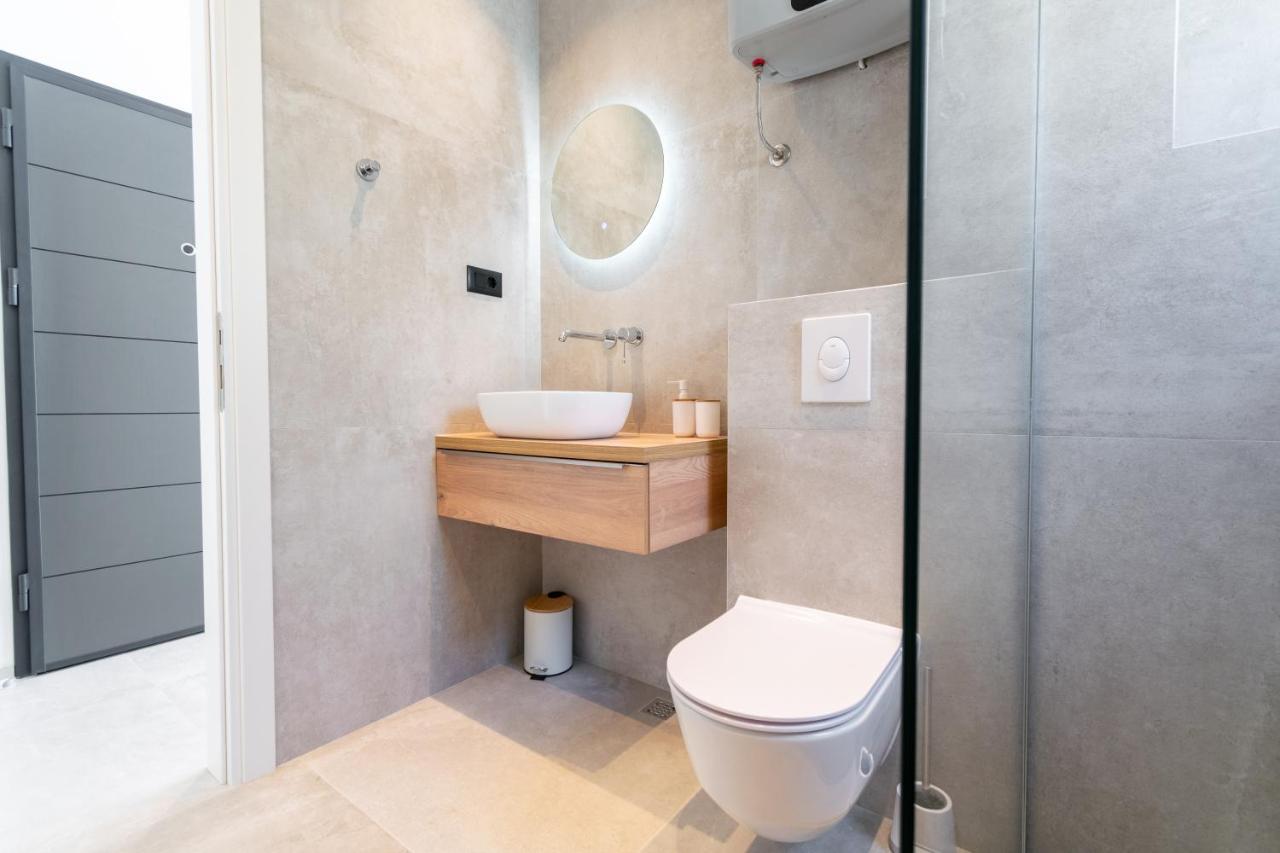 Apartmani Pino Baska Voda Bagian luar foto