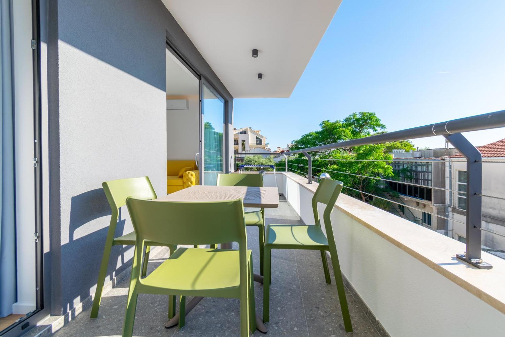 Apartmani Pino Baska Voda Bagian luar foto