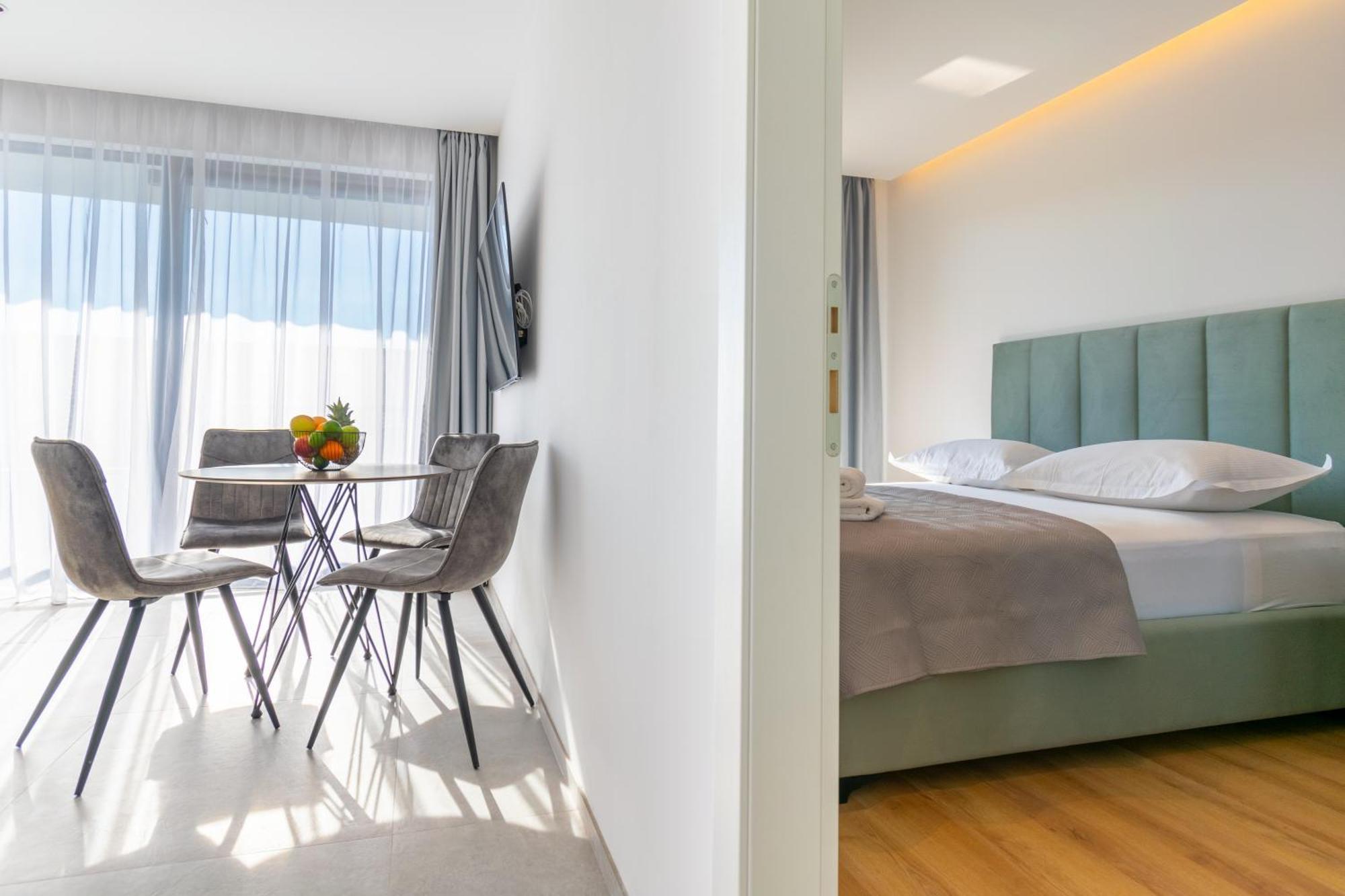 Apartmani Pino Baska Voda Bagian luar foto