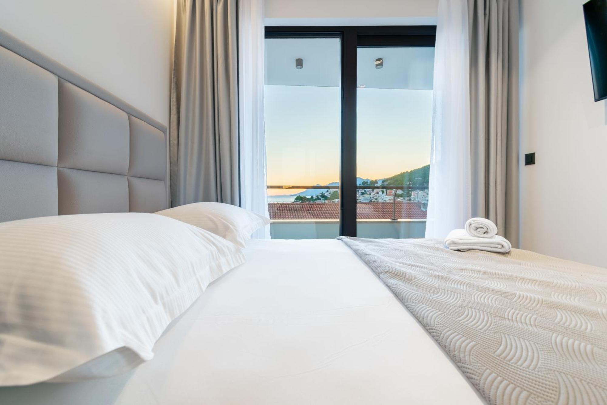 Apartmani Pino Baska Voda Bagian luar foto