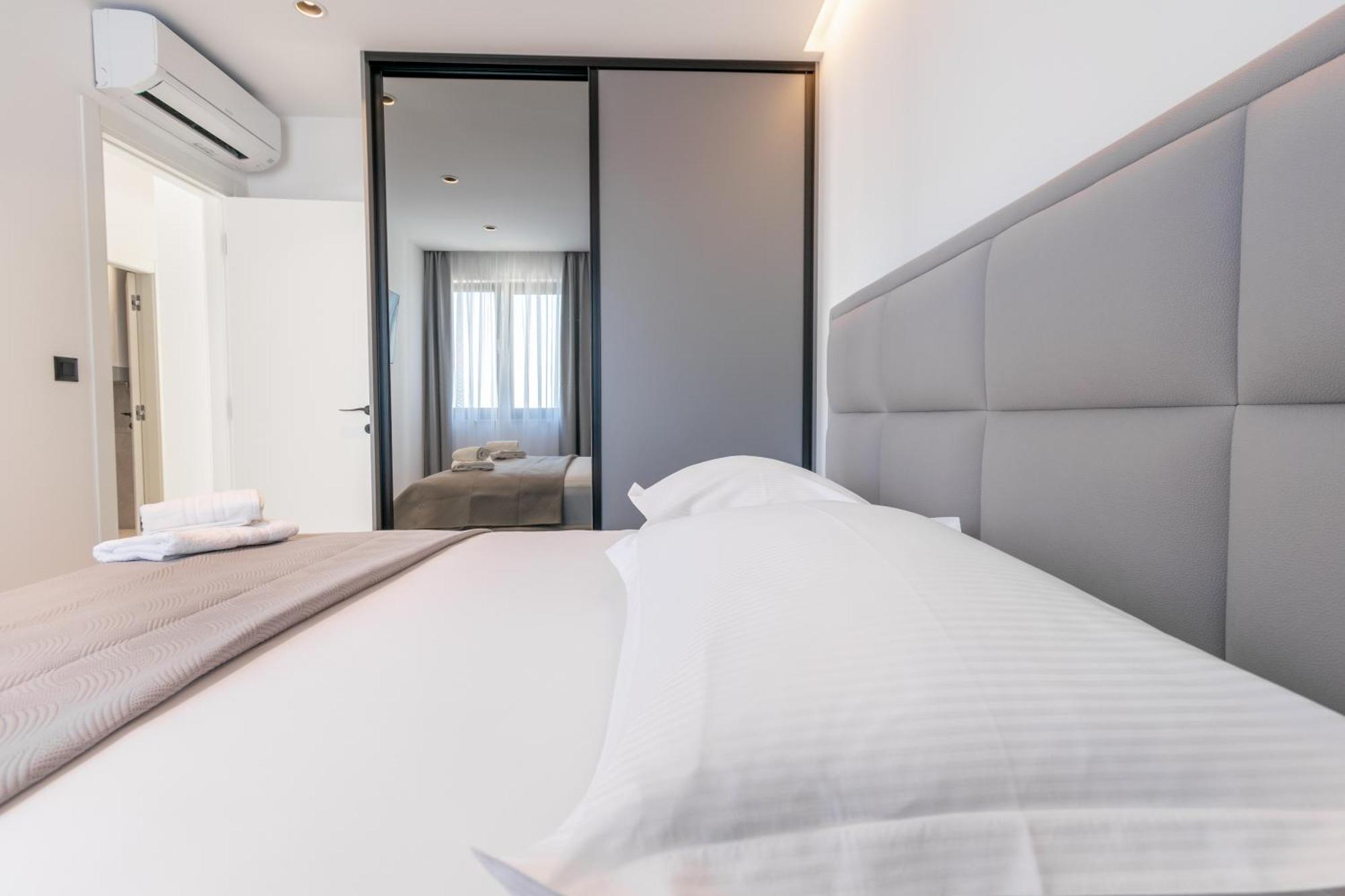 Apartmani Pino Baska Voda Bagian luar foto