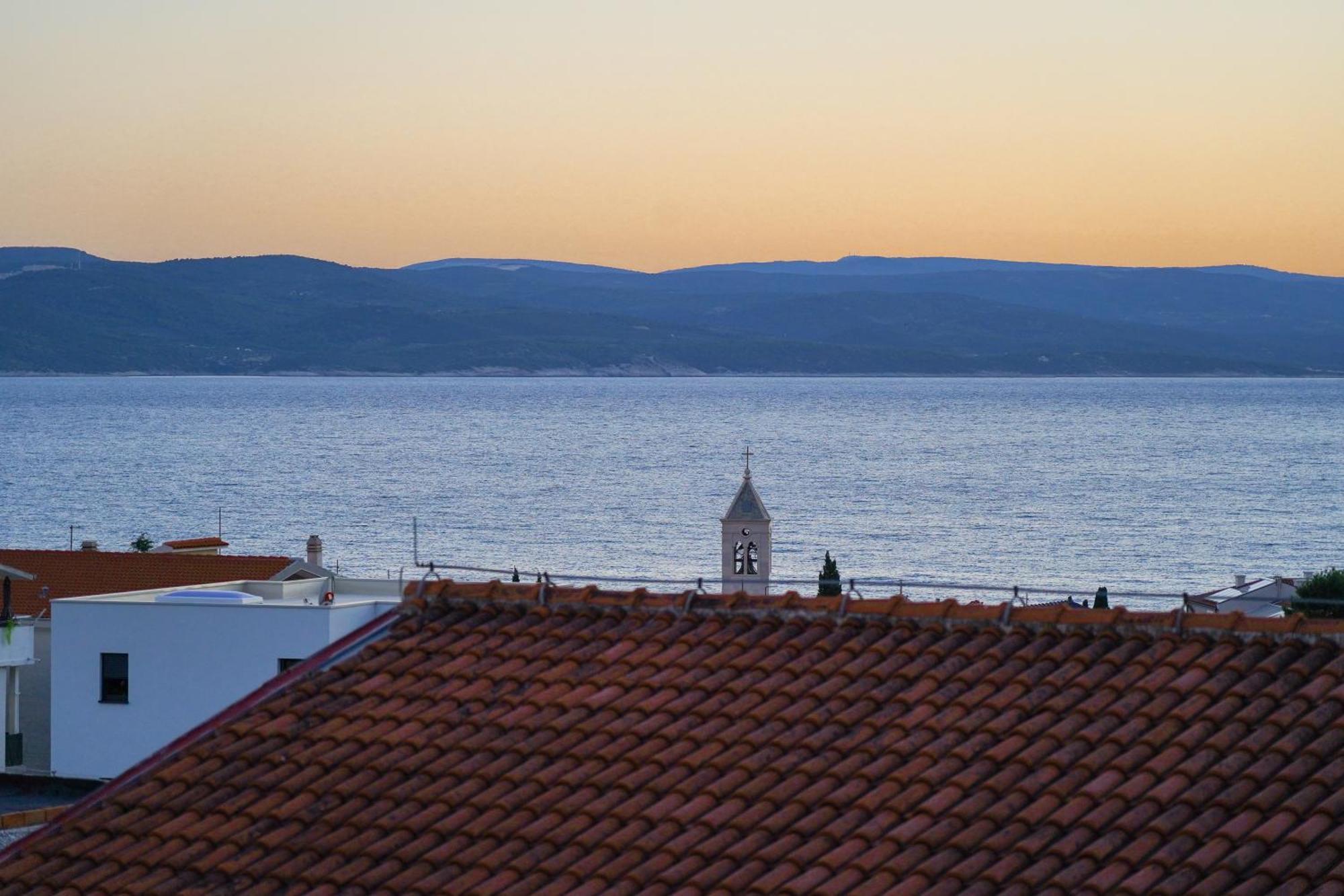 Apartmani Pino Baska Voda Bagian luar foto