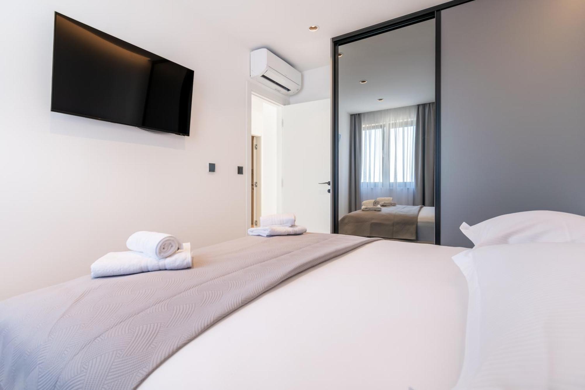 Apartmani Pino Baska Voda Ruang foto