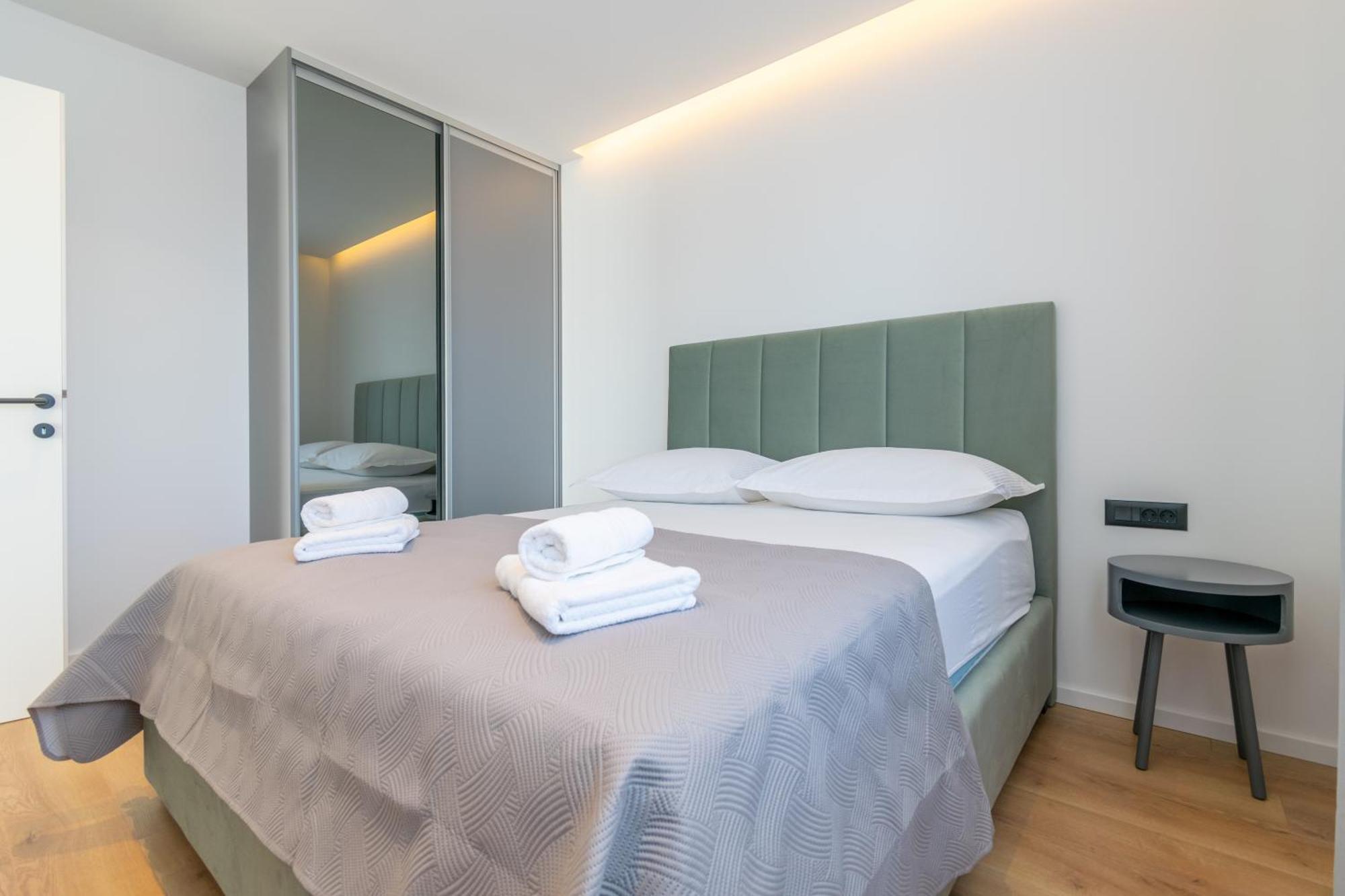 Apartmani Pino Baska Voda Ruang foto