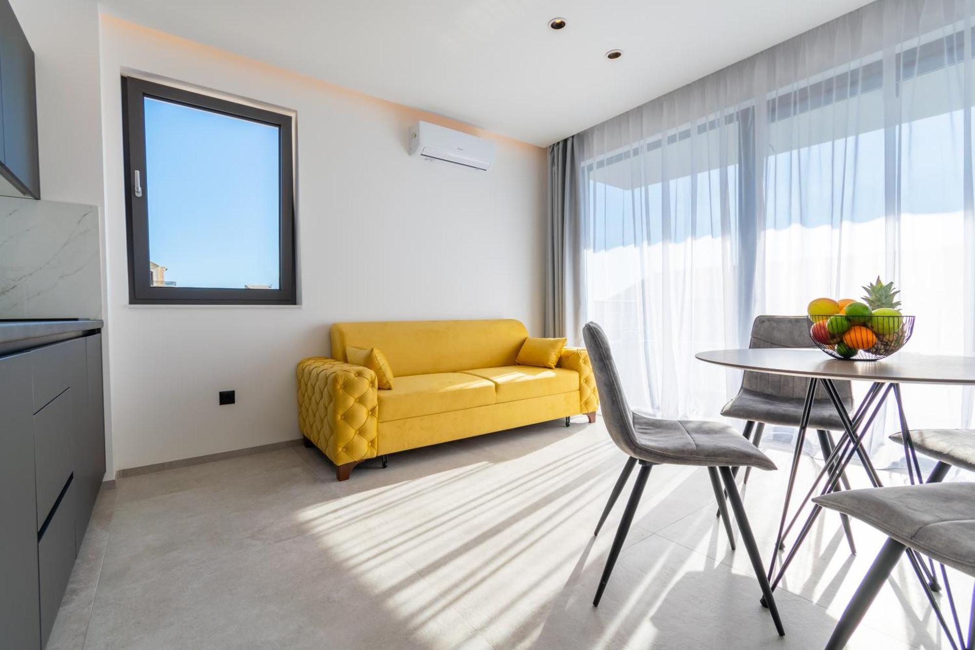 Apartmani Pino Baska Voda Ruang foto