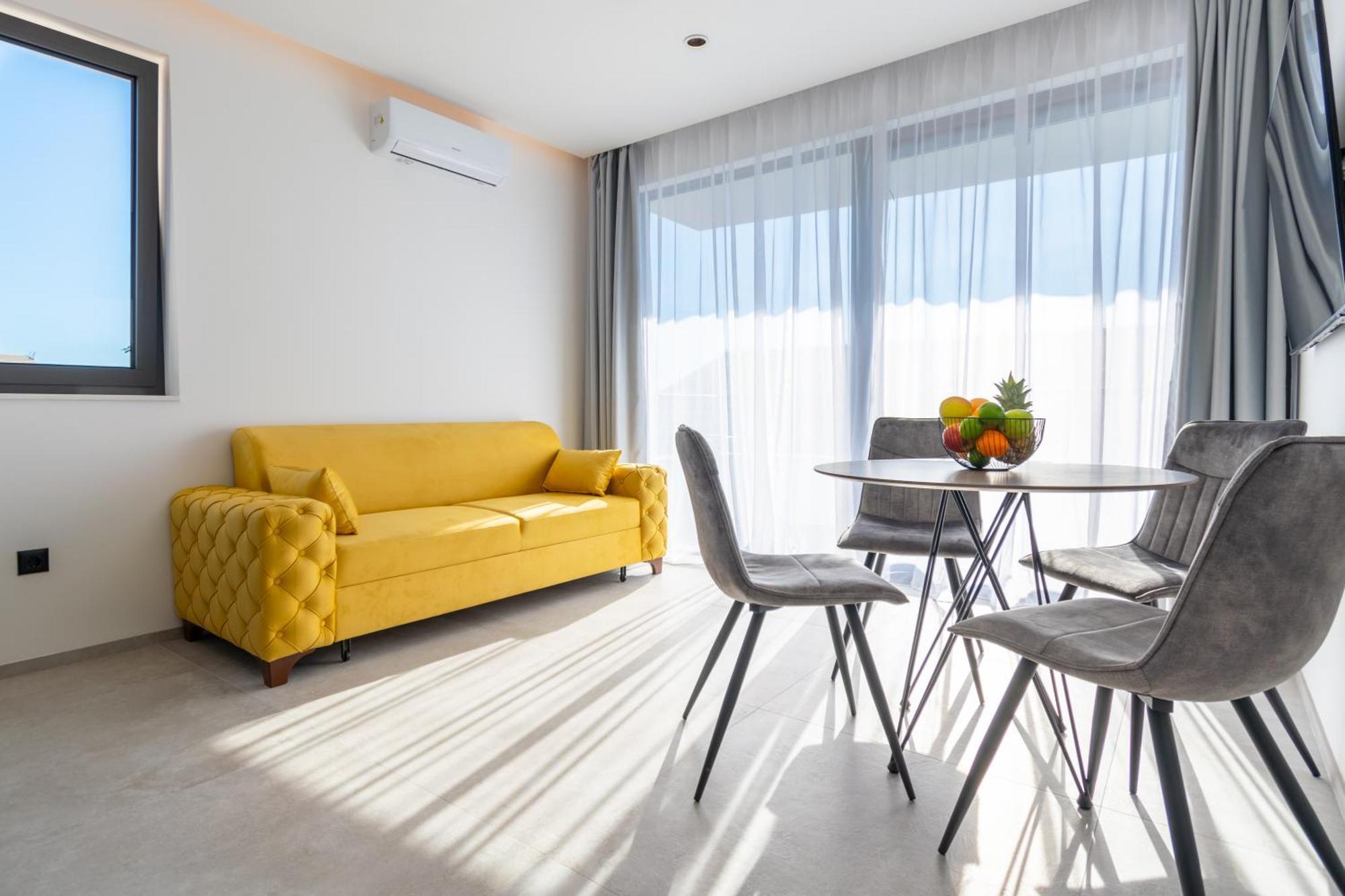 Apartmani Pino Baska Voda Ruang foto