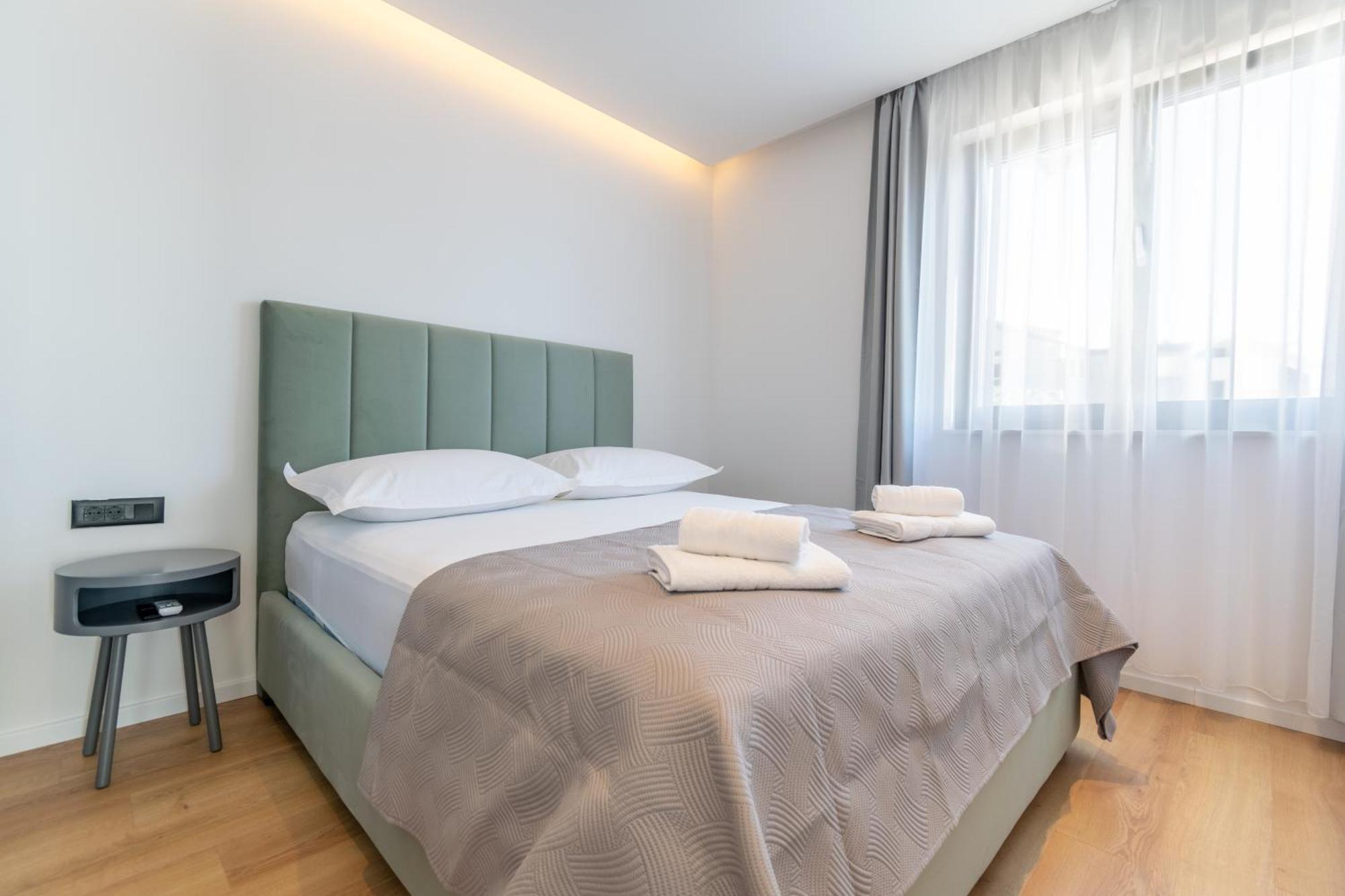 Apartmani Pino Baska Voda Ruang foto