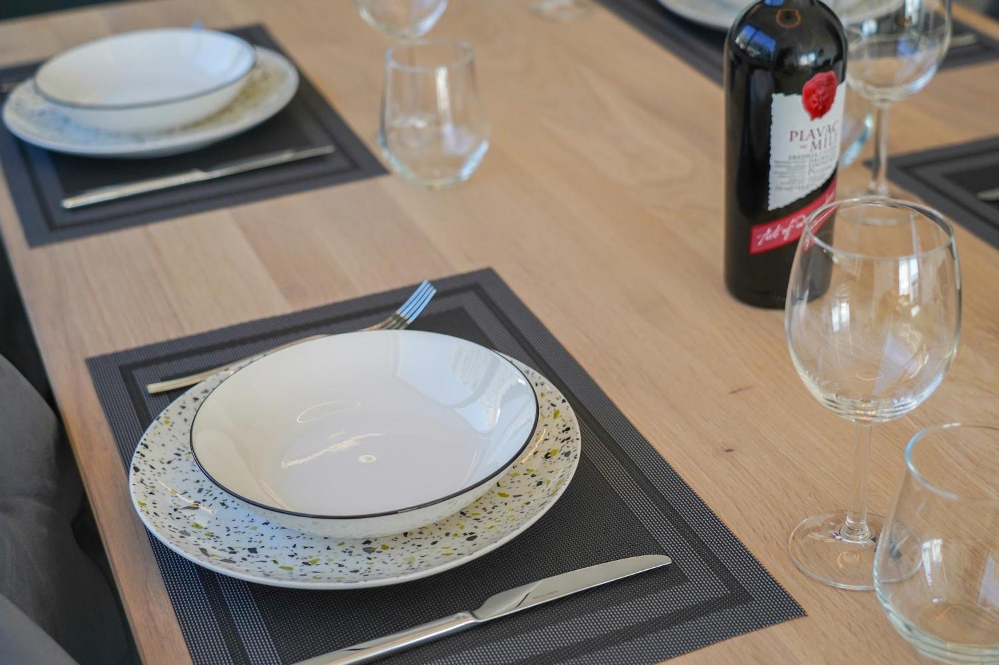 Apartmani Pino Baska Voda Ruang foto